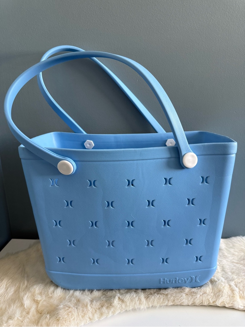 Hurley Surf & Enjoy Lightweight Waterproof Washable Beach Tote